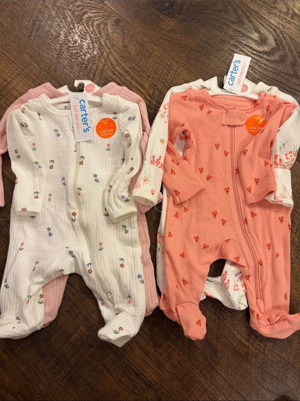 Lot of 4 footie pajamas Carter's Baby Girls - size NB